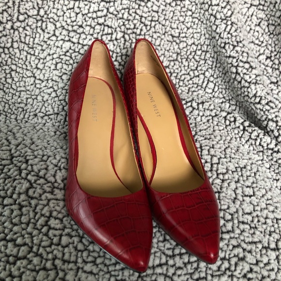 SOLD 🚫 Nine West Red Snakeskin Pumps - Picture 2 of 11